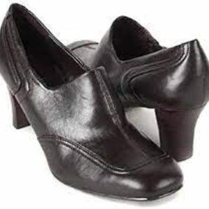 Women’s Naturalizer Black Booties 6.5 M